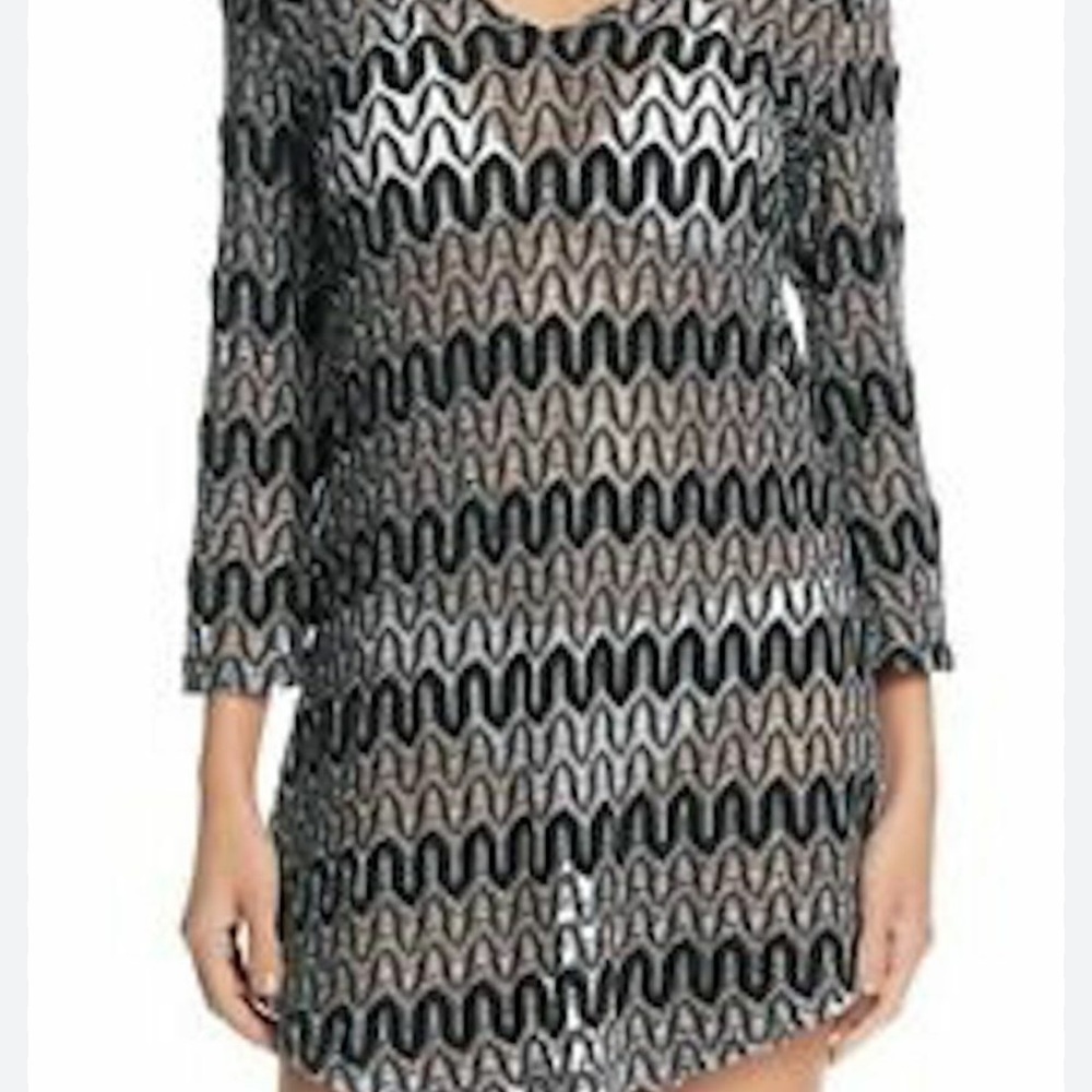 Elegant Black and White Patterned tunic zigzag bikini swimsuit topper Dress
